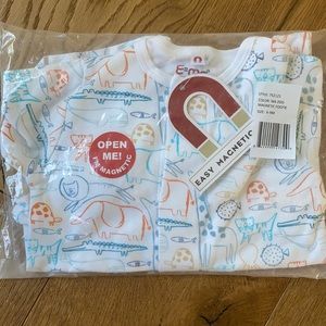 Size 6-9M Wa-Zoo Magnetic Footie